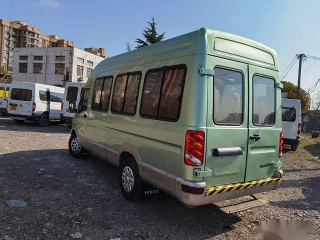 Minibus usado de 17 lugares Marca 2.8T Motor diesel Portão elétrico Euro III