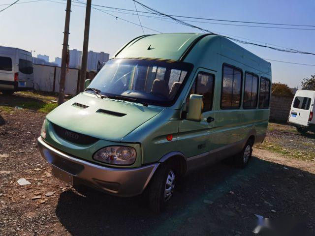 Minibus usado de 17 lugares Marca 2.8T Motor diesel Portão elétrico Euro III