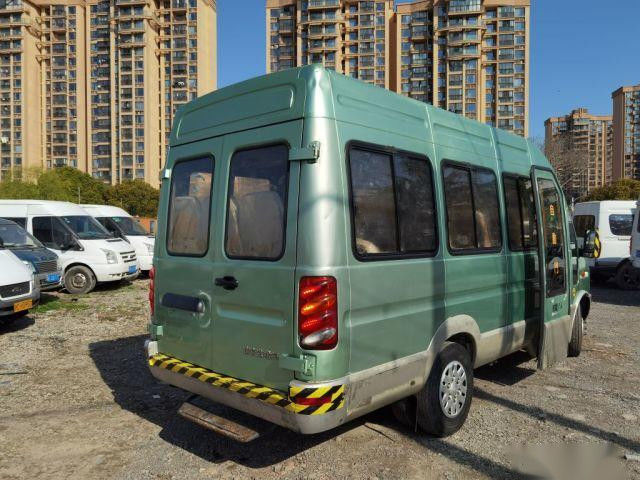 Minibus usado de 17 lugares Marca 2.8T Motor diesel Portão elétrico Euro III