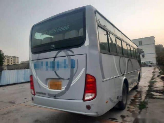 O Euro III Front Engine Yuchai 160kw dos assentos do tipo ZK6792D 35 de Yutong saiu da embalagem Nude de direção