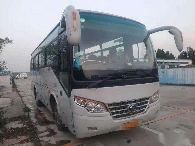 O Euro III Front Engine Yuchai 160kw dos assentos do tipo ZK6792D 35 de Yutong saiu da embalagem Nude de direção