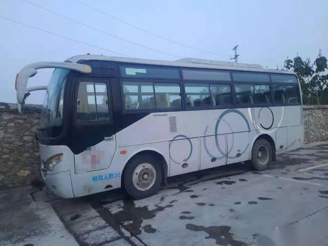 O Euro III Front Engine Yuchai 160kw dos assentos do tipo ZK6792D 35 de Yutong saiu da embalagem Nude de direção