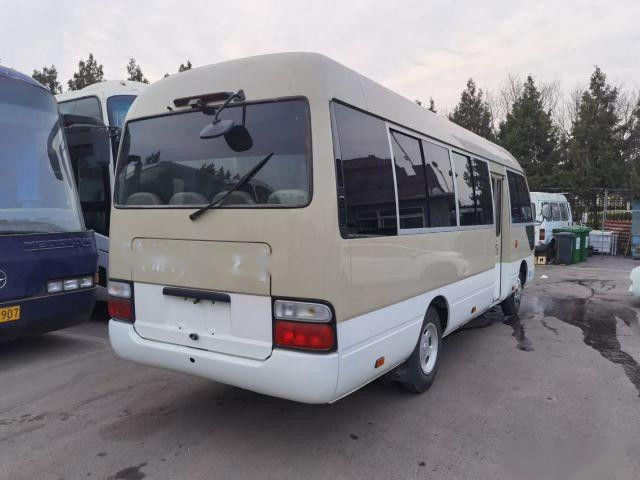 Quilômetro usado movimentação usado do ônibus do passageiro da mão esquerda da gasolina dos assentos da pousa-copos 20 do ônibus de Toyota baixo