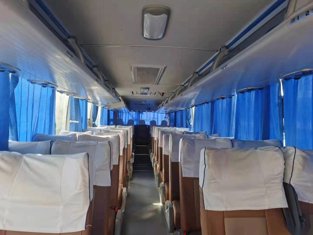Ônibus usado ZK6110 de Yutong deixado o ônibus de excursão usado de direção do motor de Yuchai de 48 portas de dobro dos assentos baixo quilômetro traseiro