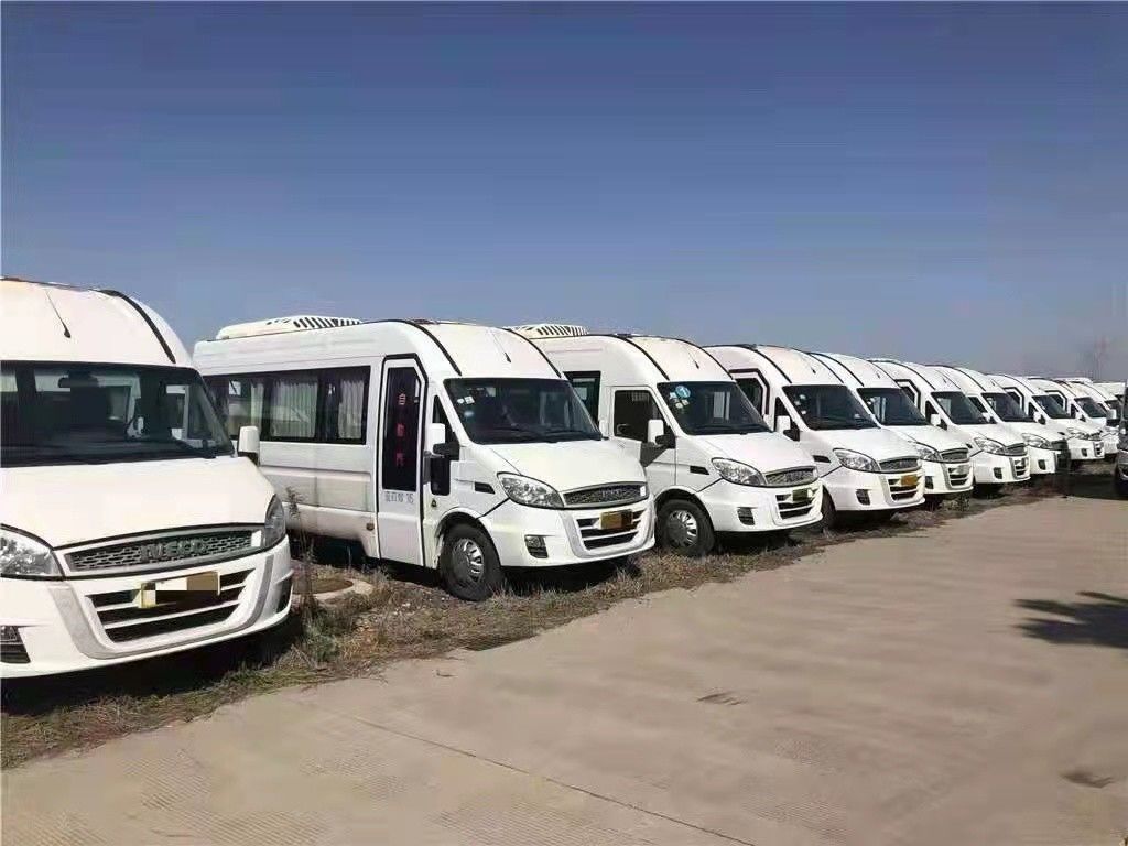 Ano usado e novo do tipo branco de Iveco do minibus 15 dos assentos 129Hp do diesel 2016-2017