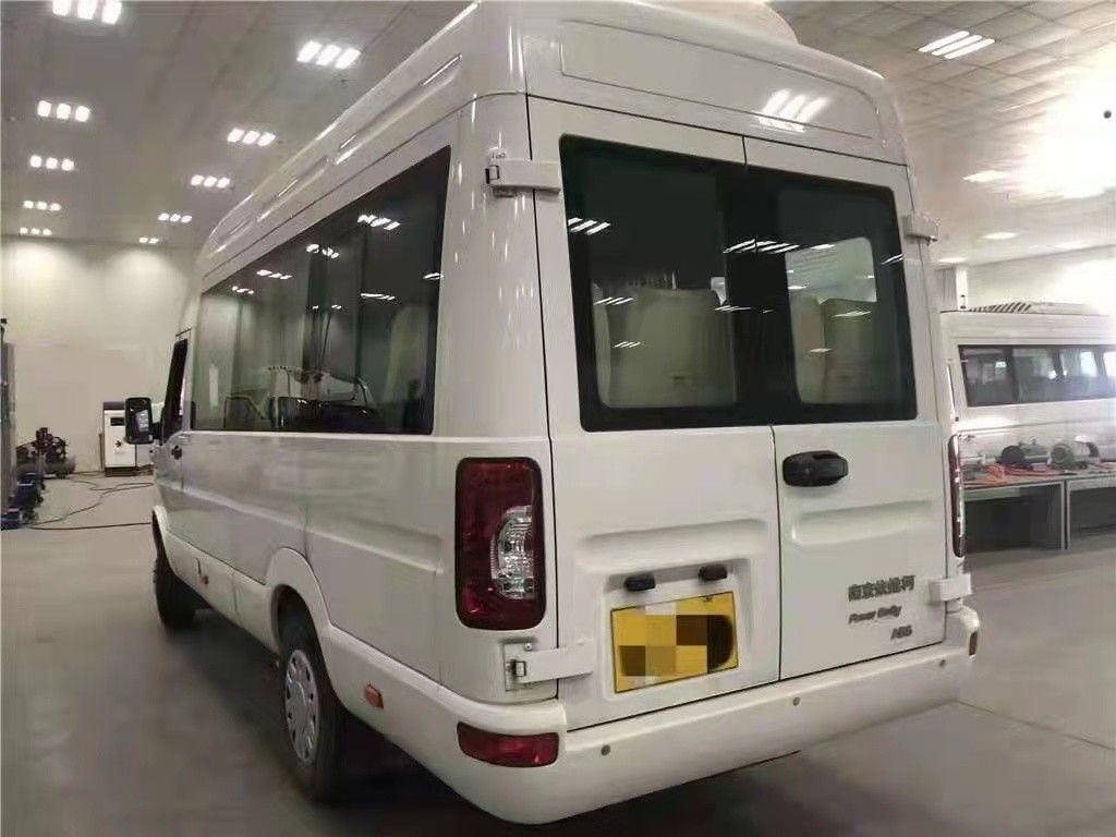 Ano usado e novo do tipo branco de Iveco do minibus 15 dos assentos 129Hp do diesel 2016-2017