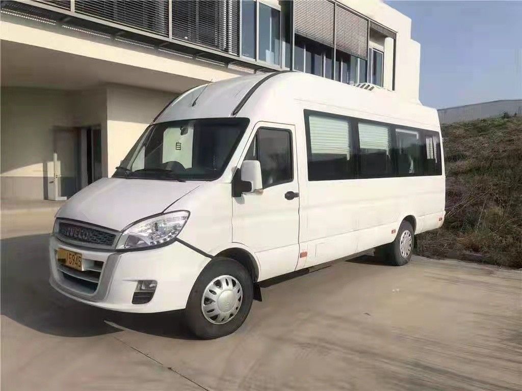 Ano usado e novo do tipo branco de Iveco do minibus 15 dos assentos 129Hp do diesel 2016-2017