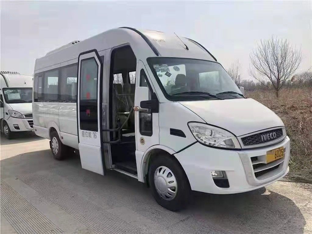 Ano usado e novo do tipo branco de Iveco do minibus 15 dos assentos 129Hp do diesel 2016-2017