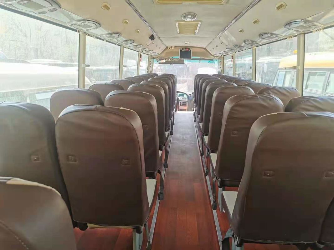O ônibus de excursão usado Yutong ZK6999 45 assenta chassis traseiros da bolsa a ar do ônibus LHD do passageiro do motor 177kw