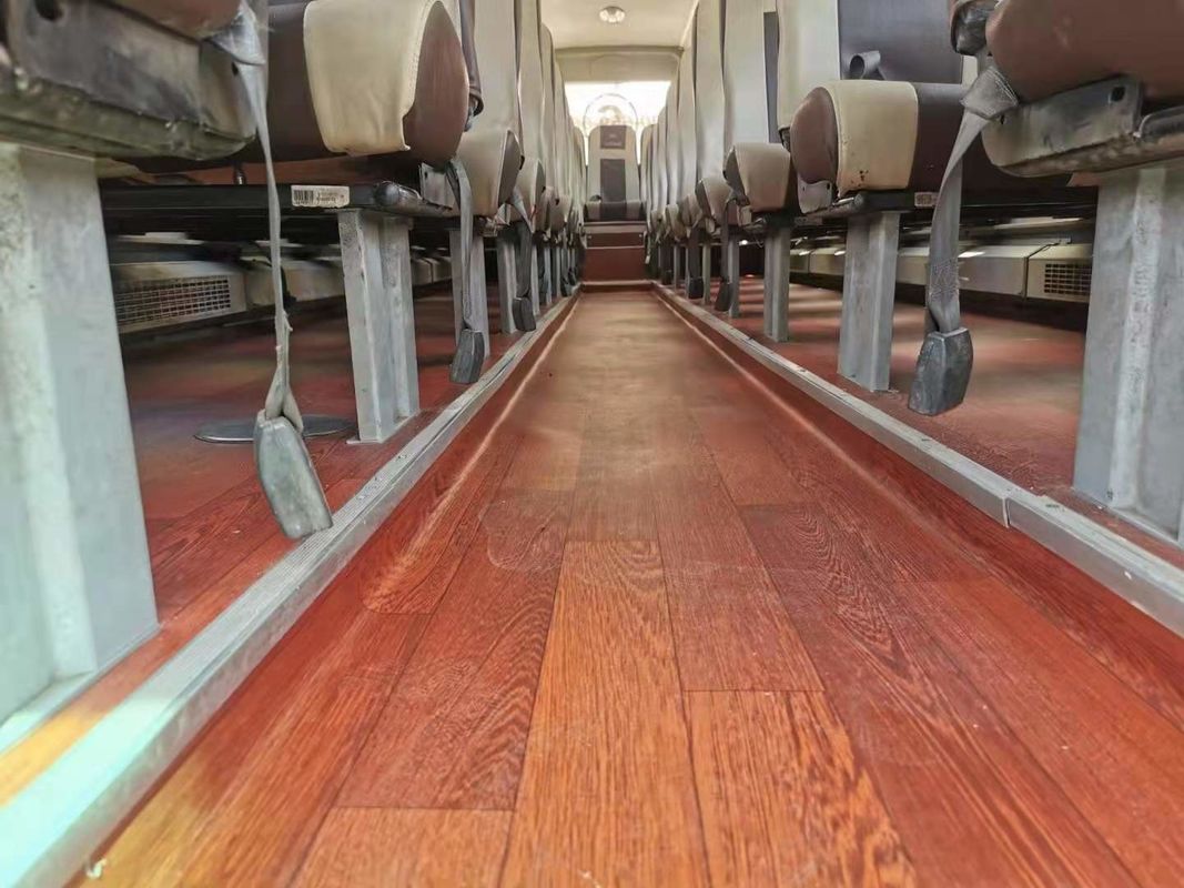 O ônibus de excursão usado Yutong ZK6999 45 assenta chassis traseiros da bolsa a ar do ônibus LHD do passageiro do motor 177kw
