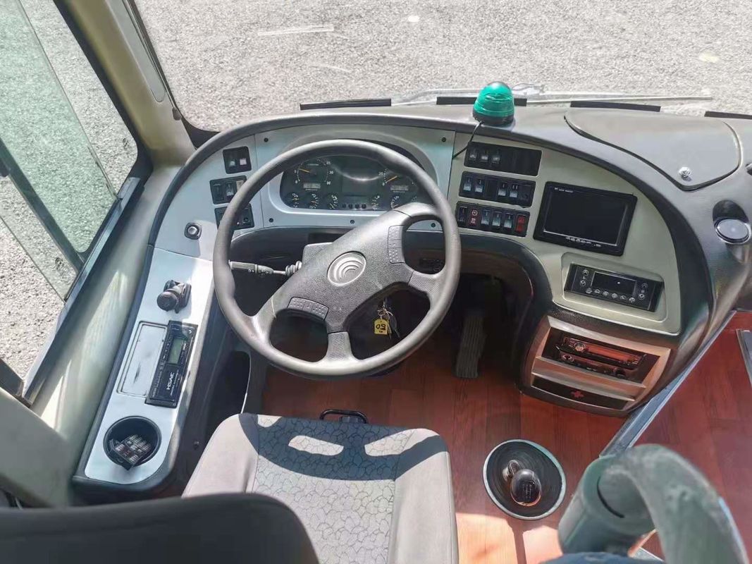 O ônibus de excursão usado Yutong ZK6999 45 assenta chassis traseiros da bolsa a ar do ônibus LHD do passageiro do motor 177kw