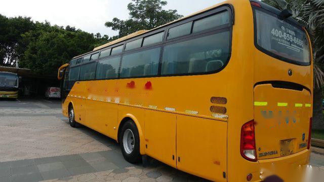 Os assentos usados do ônibus ZK6107 49 de Yutong sairam chassi de direção Yuchai da bolsa a ar do motor traseiro baixo quilômetro