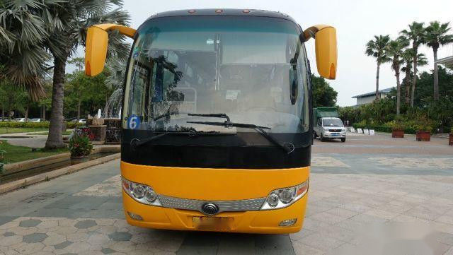 Os assentos usados do ônibus ZK6107 49 de Yutong sairam chassi de direção Yuchai da bolsa a ar do motor traseiro baixo quilômetro
