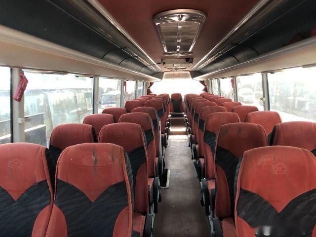 Esquerda traseira de vidro dobro usada do motor de 50 assentos do ônibus ZK6127 de Yutong que dirige portas dobro
