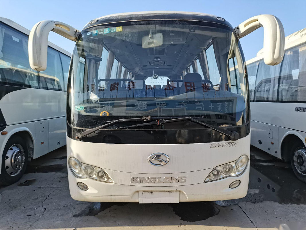 O motor traseiro usado 132kw de Cummins dos assentos de Bus XMQ6771 30 do treinador saiu do ônibus usado de direção de Kinglong