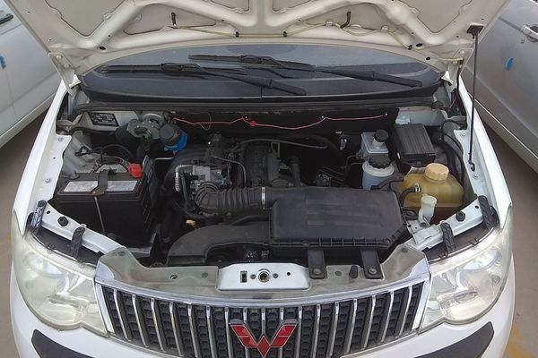 Os assentos Mini Bus Used Cars Gasoline do carro usado 7 de um Wuling de 2014 anos abastecem a movimentação de LHD