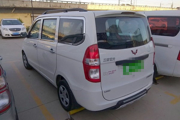 Os assentos Mini Bus Used Cars Gasoline do carro usado 7 de um Wuling de 2014 anos abastecem a movimentação de LHD