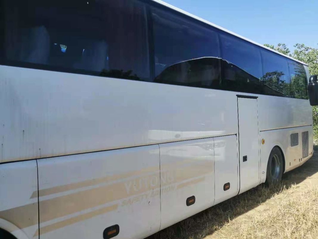 O motor traseiro usado dos assentos da condução à direita 55 do tipo ZK6127 de Yutong do ônibus de excursão usou o treinador Bus Double Doors