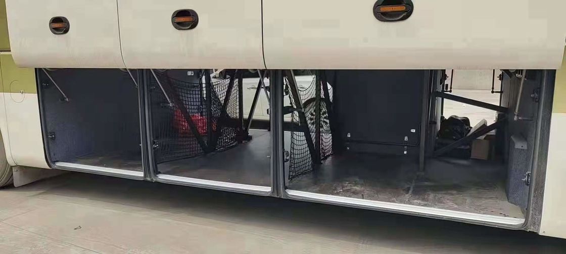 Assentos usados do treinador ZK6120 50 de Yutong baixo quilômetro usado ano de 2020 portas dobro do ônibus do passageiro