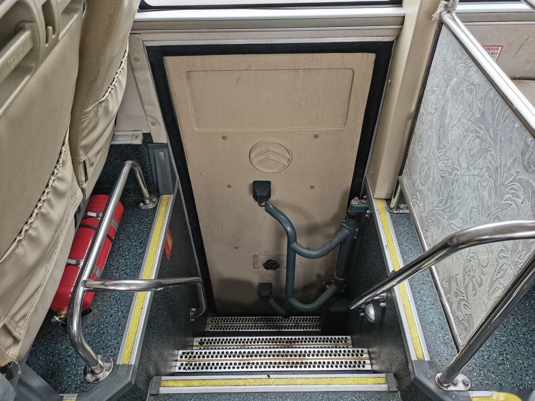 O ônibus usado XMQ6117 44 de Kinglong assenta o treinador da bolsa a ar das portas dobro do motor chassi traseiro/ônibus de excursão usados