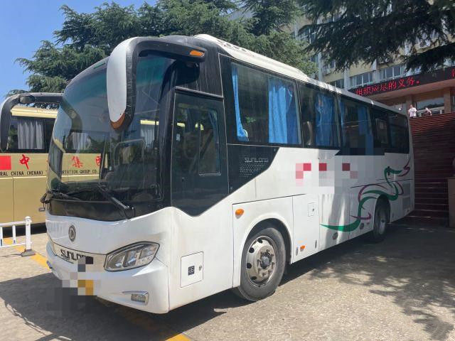 O ônibus usado SLK6873 39 de Sunlong assenta 2016 o treinador usado de aço traseiro Bus de Yuchai do chassi do motor diesel 162kw para África