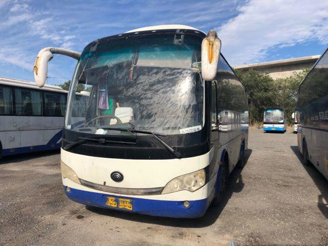 Os assentos usados de Bus ZK6908 38 do treinador sairam Yuchai de direção do Euro traseiro III do motor o chassi de aço ônibus usado de Yutong