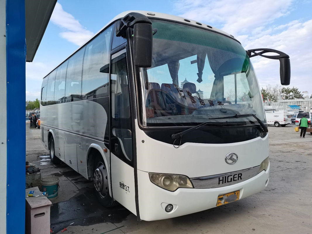 O ônibus mais alto usado KLQ6856 37 assenta boas condições traseiras da movimentação da mão esquerda do motor de Yuchai do chassi de aço com C.A.