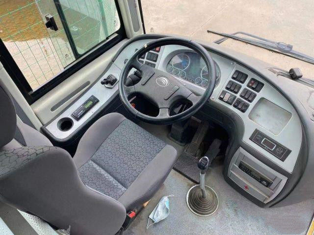 De Yutong do tipo ônibus usado de Yutong do passageiro do Euro de Yuchai do motor das portas dobro do ônibus 54seats da mão em segundo IV traseiro diesel
