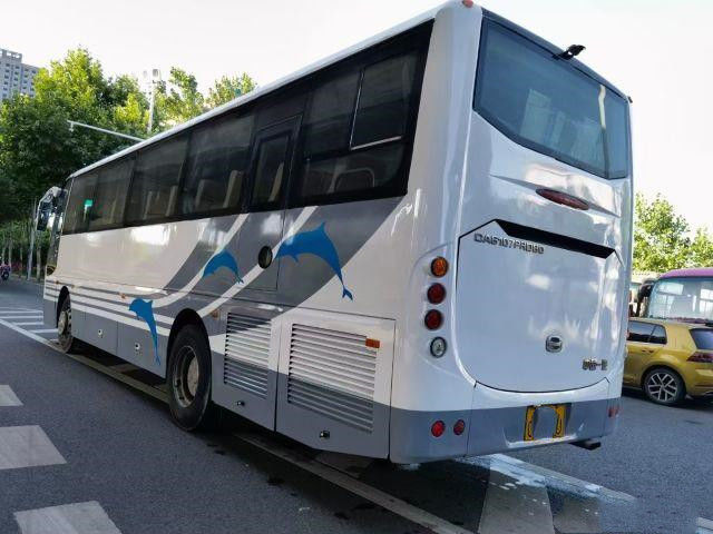 O ônibus de Faw & o treinador AC6107 usaram quilômetro do motor 162kw dos assentos CA6 de Bus 46 do treinador o baixo de alta qualidade
