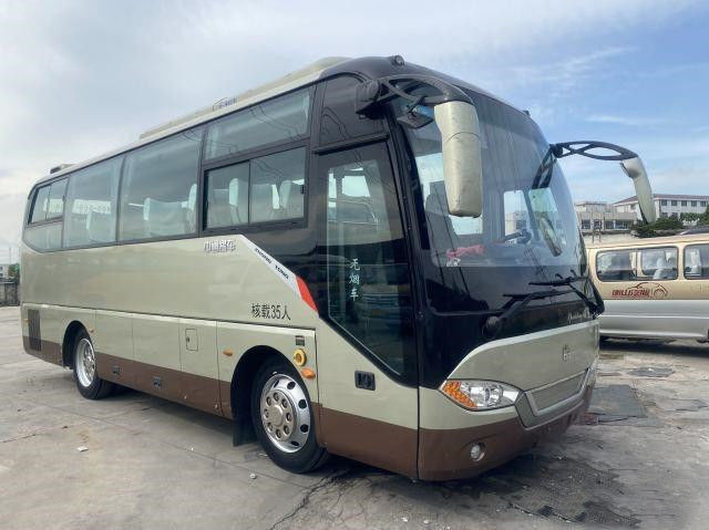 Ônibus grande usado 2+2layout da capacidade dos assentos novos do motor da parte traseira de Yuchai do chassi da bolsa a ar do tipo 35seats de Zhongtong do ônibus de excursão