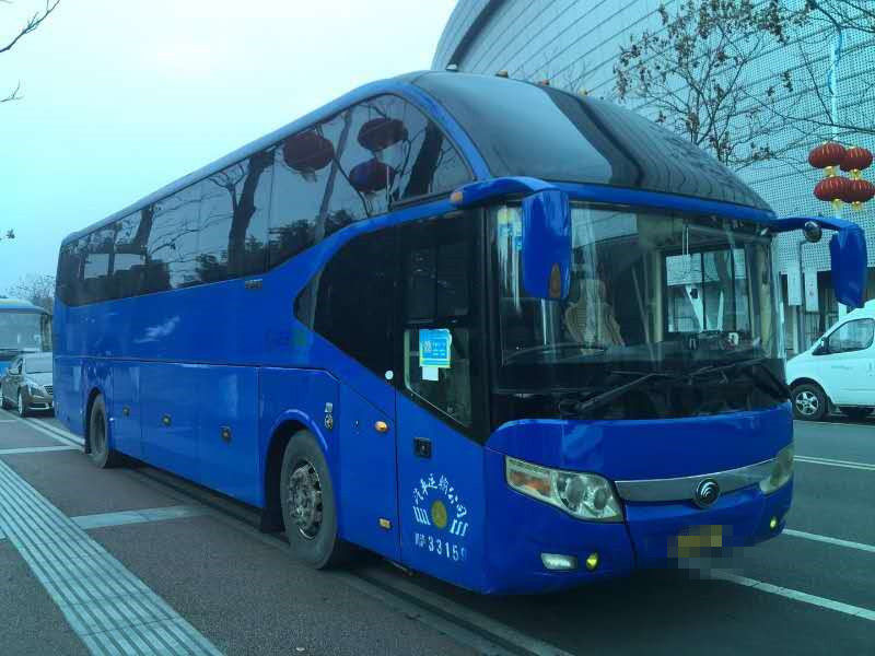 54 ônibus usado assentos de Bus Used Yutong ZK6127 do treinador motor diesel de 2016 anos nas boas condições