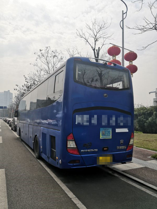 54 ônibus usado assentos de Bus Used Yutong ZK6127 do treinador motor diesel de 2016 anos nas boas condições