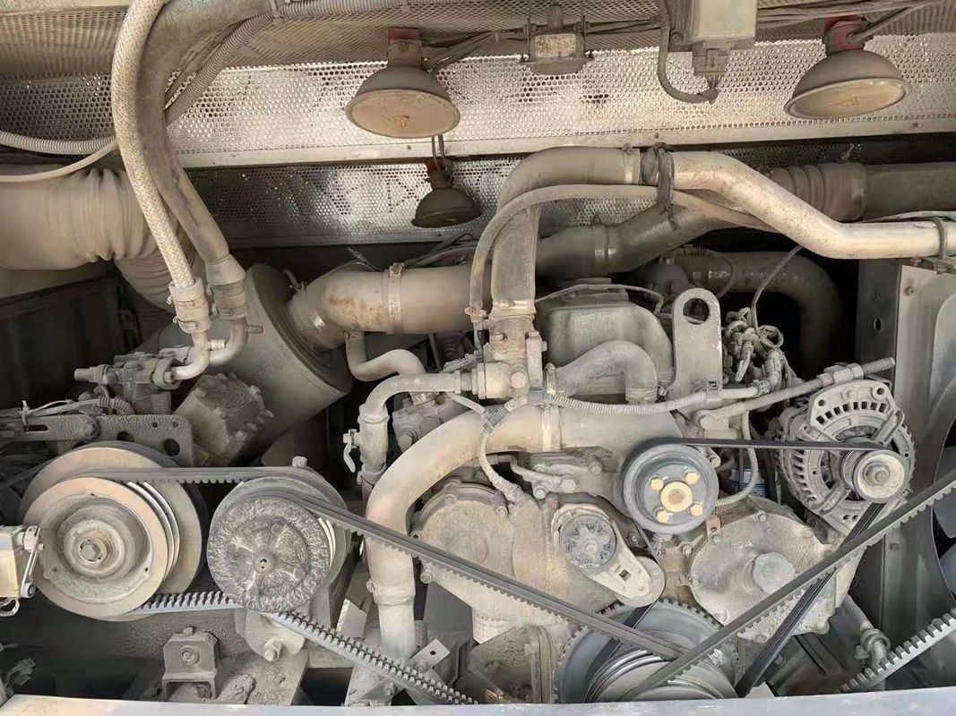 O dragão dourado atual XML6897J13 usou o motor de diesel usado assentos do ônibus de Bus 39 do treinador nenhum ônibus do acidente LHD