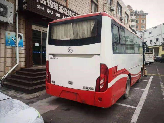 Dragon Bus dourado usado XML6757 usou o treinador 2016 de alta qualidade do Euro IV do motor 127kw da parte traseira do ônibus de excursão 33seats Yuchai Bus