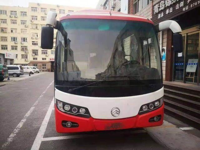 Dragon Bus dourado usado XML6757 usou o treinador 2016 de alta qualidade do Euro IV do motor 127kw da parte traseira do ônibus de excursão 33seats Yuchai Bus