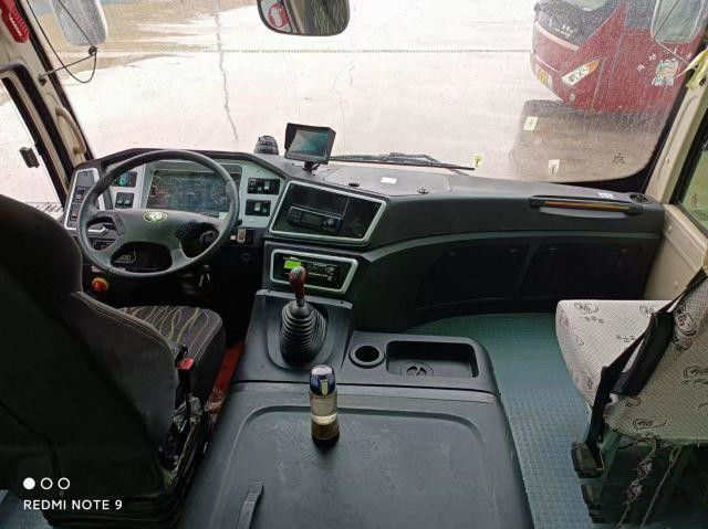 Os assentos usados do ônibus 22 de Dongfeng usaram o motor 96kw de Mini Bus EQ6660 Weichai boas condições de um quilômetro de 2020 anos baixas