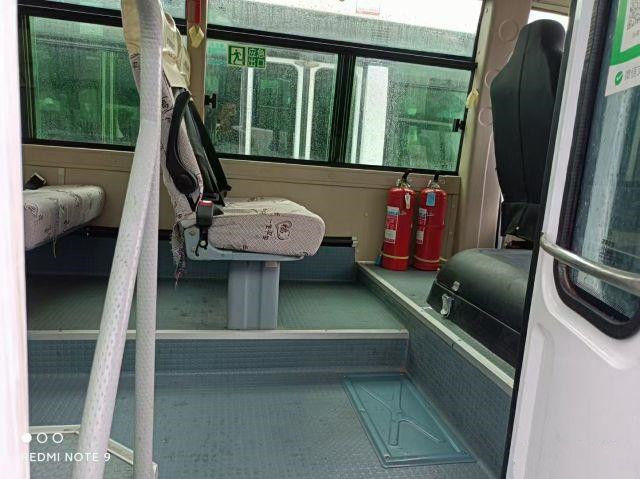 Os assentos usados do ônibus 22 de Dongfeng usaram o motor 96kw de Mini Bus EQ6660 Weichai boas condições de um quilômetro de 2020 anos baixas