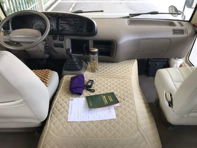 Dourado branco da pousa-copos da segunda mão do ônibus para a pousa-copos conservada em estoque de Negeria LHD Mini Bus Diesel Promition Price Toyota