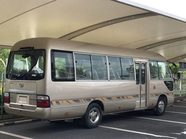 Dourado branco da pousa-copos da segunda mão do ônibus para a pousa-copos conservada em estoque de Negeria LHD Mini Bus Diesel Promition Price Toyota