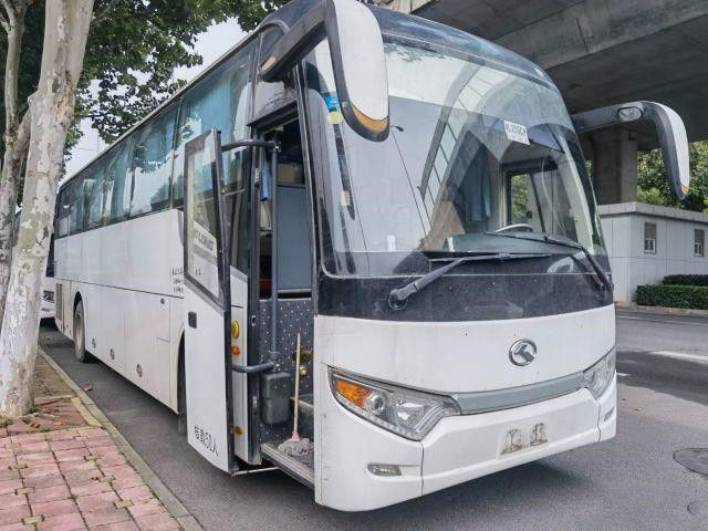 O treinador usado baixo quilômetro usado Bus For Africa 50 do ônibus de Kinglong assenta o único modelo XMQ6112 da porta