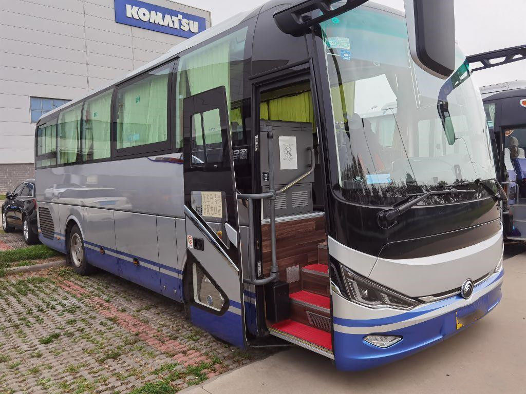 A segunda mão transporta o ônibus elétrico de Gasoline Engine China do treinador luxuoso de Yutong ZK6907 com tevê