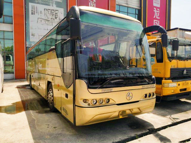 Ônibus de turismo traseiro com motor Weichai portas duplas marca beifang usado ônibus de turismo BJF6120