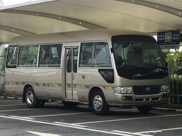 2010 o motor de gasolina usado assentos do ônibus 2TR da pousa-copos do ano 20 usou a direção da mão esquerda de Mini Bus Toyota Coaster Bus