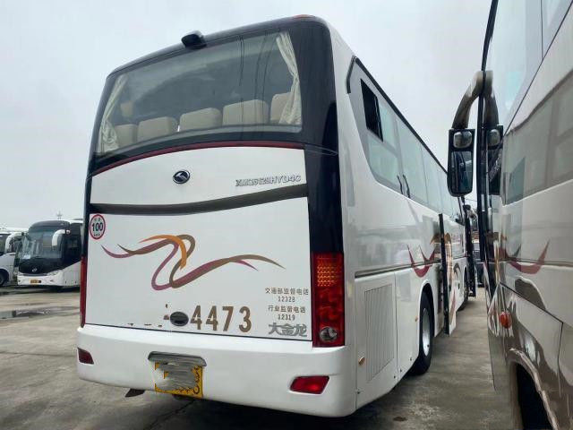 O treinador usado usado Bus XMQ6129 das portas dobro dos assentos do ônibus 53 de Kinglong saiu da direção