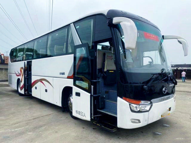O treinador usado usado Bus XMQ6129 das portas dobro dos assentos do ônibus 53 de Kinglong saiu da direção