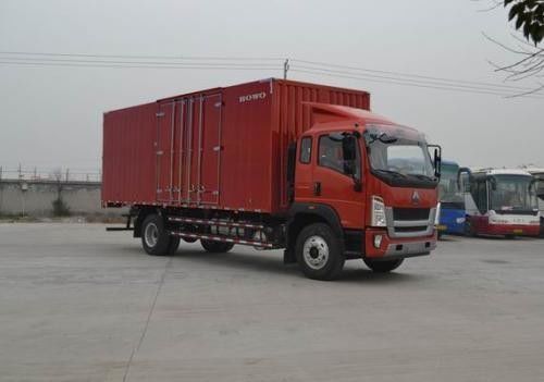 O caminhão usado 4X2 da carga de Howo encaixota Van Light Duty Truck Year que 2016 LHR/RHD deixaram a direção da movimentação da mão de Righ