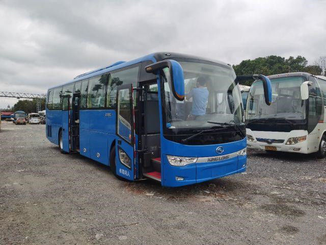 Kinglong usou o ônibus Toyota do ônibus XMQ6110 Hiace 48 assentos para portas dobro de preço de venda