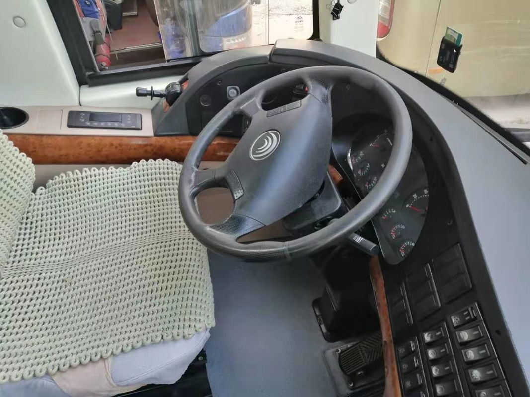 Os segundo anos do ônibus ZK6122 de Yutong da mão 2019 usaram os ônibus de Yutong quase novos na direção de LHD