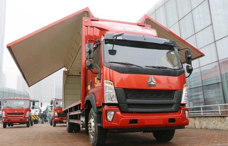 O modo da movimentação de Howo Sinotruk Lorry Truck 4x2 da segunda mão usou o caminhão da carga de Howo 151hp