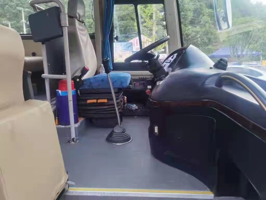 Ônibus mais alto no ônibus usado longo da pousa-copos de Toyota da disposição dos assentos RHD Front Engine 2+3 de Buses 65 do treinador de Tanzânia KLQ6129 Yutong